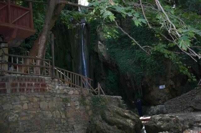 Sakızcılar Asmaaltı Şelalesi