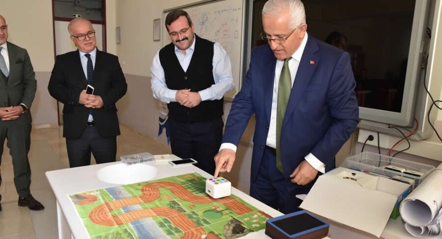 21. YÜZYILI KODLUYORUZ EĞİTİMLERİ BAŞLADI