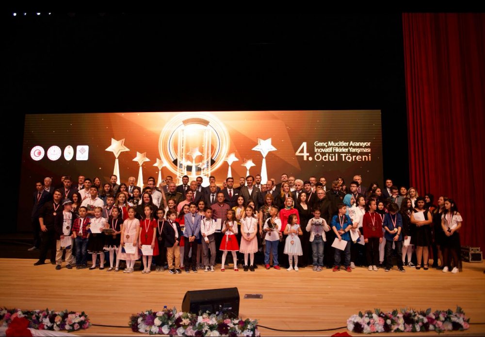 GENÇ MUCİTLER ÖDÜLLENDİRİLDİ