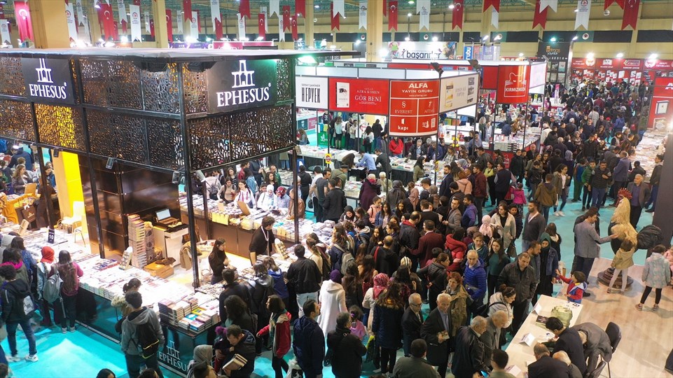 YAZAR YAĞMURU DEVAM EDİYOR